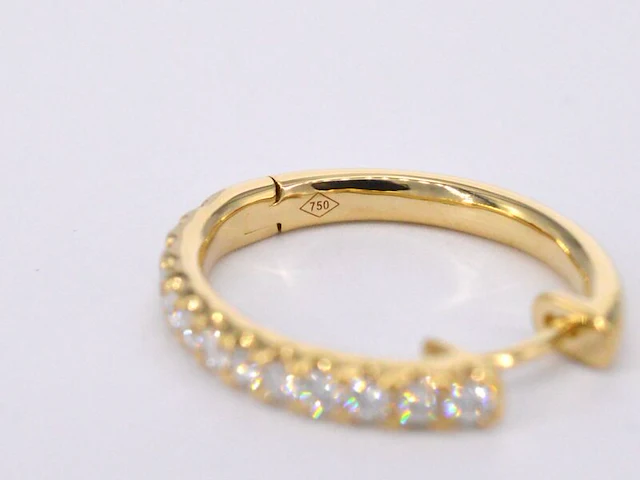 Gouden oorhangers met 26 diamanten - afbeelding 8 van  10