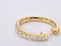 Gouden oorhangers met 26 diamanten - afbeelding 8 van  10