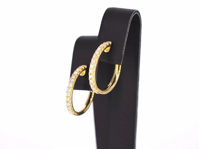 Gouden oorhangers met 26 diamanten - afbeelding 4 van  10