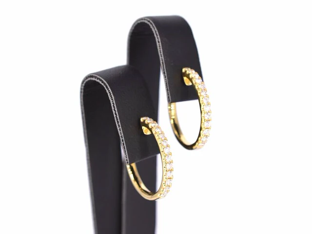 Gouden oorhangers met 26 diamanten - afbeelding 5 van  10