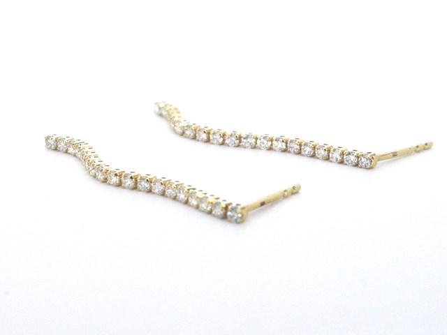 Gouden oorhangers met een rij aan natuurlijke diamanten - afbeelding 5 van  11