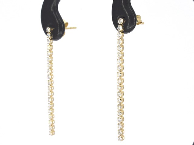 Gouden oorhangers met een rij aan natuurlijke diamanten - afbeelding 6 van  11