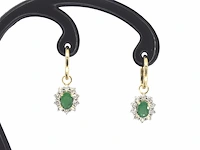 Gouden oorhangers met natuurlijke diamanten en smaragden - afbeelding 5 van  10