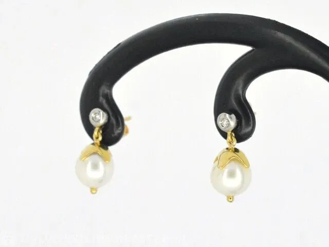 Gouden parel oorbellen met diamant - afbeelding 3 van  7