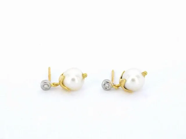 Gouden parel oorbellen met diamant - afbeelding 5 van  7