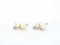 Gouden parel oorbellen met diamant - afbeelding 5 van  7