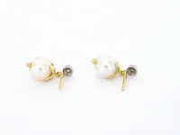Gouden parel oorbellen met diamant - afbeelding 6 van  7