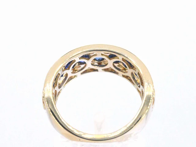 Gouden pave ring met diamanten en saffier - afbeelding 8 van  11