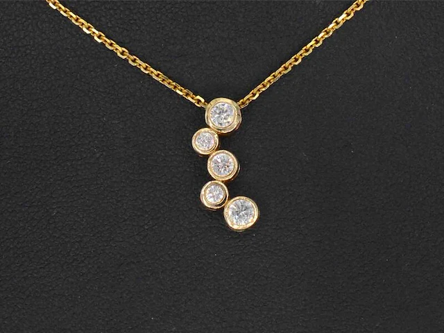 Gouden raindrop collier met diamanten - afbeelding 4 van  10