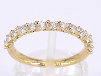 Gouden rijring bezet met briljant geslepen diamanten - afbeelding 1 van  9