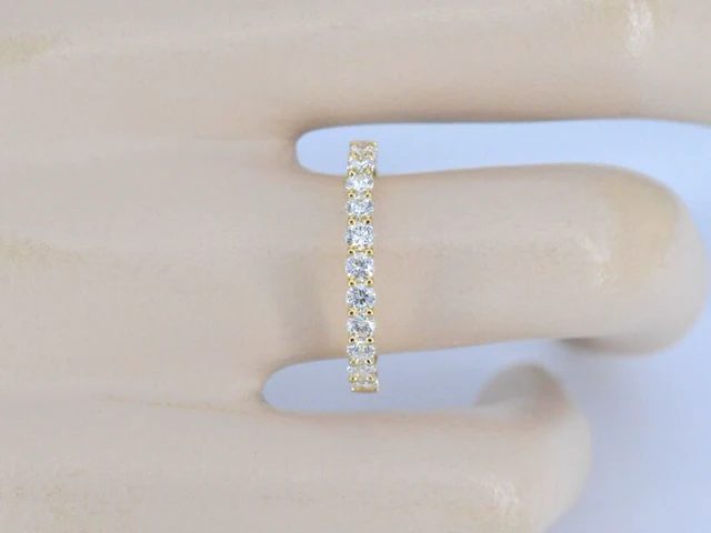 Gouden rijring bezet met briljant geslepen diamanten - afbeelding 2 van  9