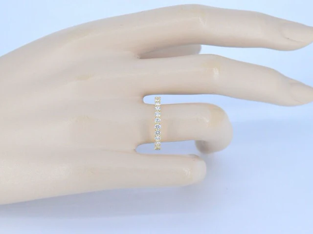 Gouden rijring bezet met briljant geslepen diamanten - afbeelding 3 van  9