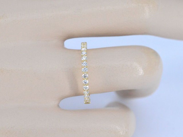 Gouden rijring bezet met briljant geslepen diamanten - afbeelding 2 van  9