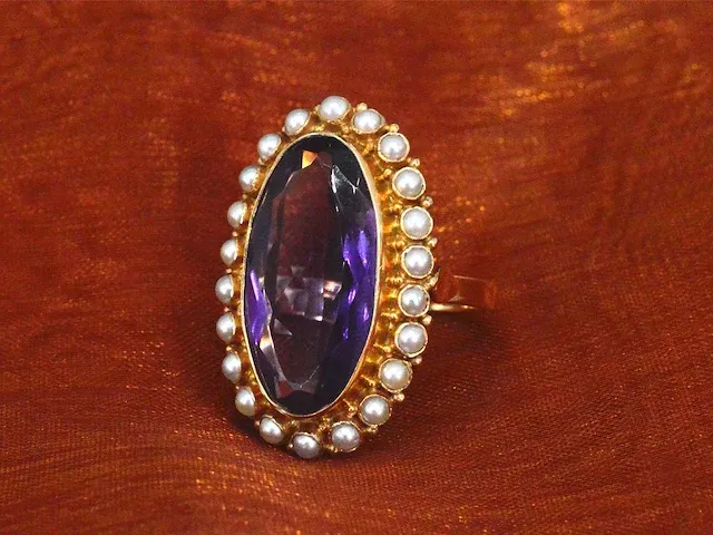 Gouden ring met amethist en orient parels - afbeelding 1 van  6