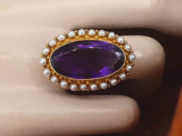 Gouden ring met amethist en orient parels - afbeelding 2 van  6