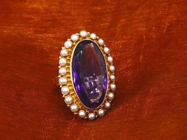 Gouden ring met amethist en orient parels - afbeelding 3 van  6