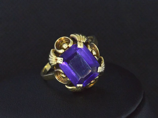 Gouden ring met amethist - afbeelding 1 van  7
