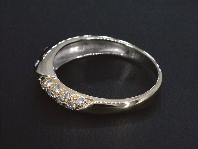 Gouden ring met briljant geslepen diamanten - afbeelding 2 van  8