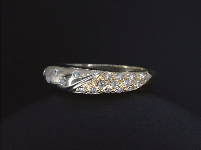 Gouden ring met briljant geslepen diamanten - afbeelding 4 van  8