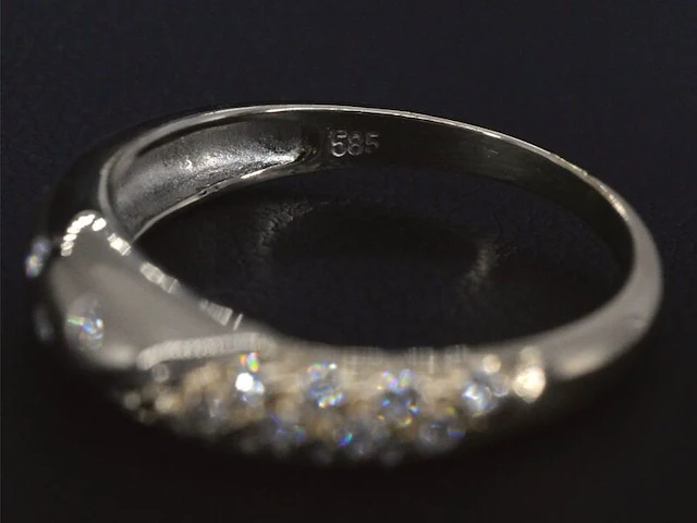 Gouden ring met briljant geslepen diamanten - afbeelding 6 van  8