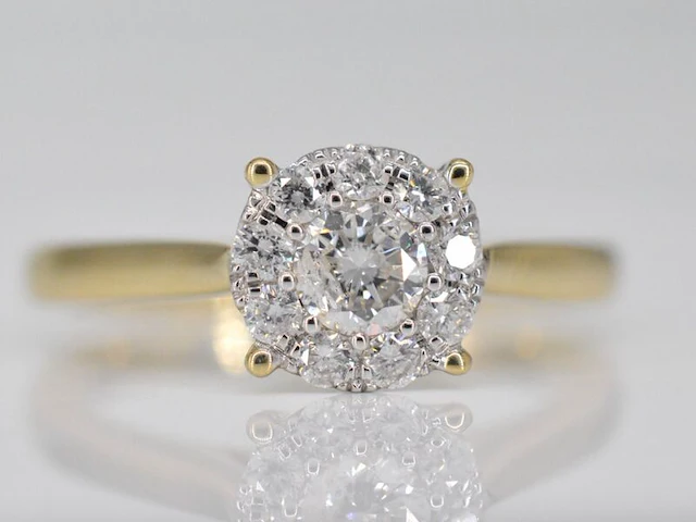 Gouden ring met diamant - afbeelding 1 van  7