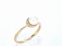 Gouden ring met diamanten en een parel - afbeelding 5 van  10