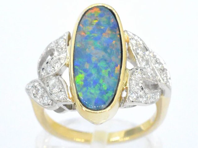 Gouden ring met diamanten en opaal - afbeelding 1 van  5