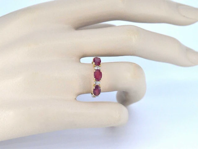 Gouden ring met diamanten en robijn - afbeelding 5 van  11