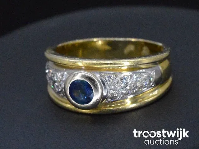 Gouden ring met diamanten en saffier - afbeelding 1 van  6