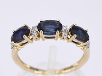 Gouden ring met diamanten en saffier