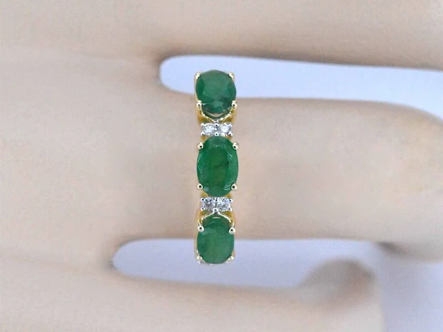 Gouden ring met diamanten en smaragd - afbeelding 2 van  11
