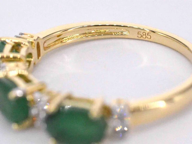 Gouden ring met diamanten en smaragd - afbeelding 9 van  11
