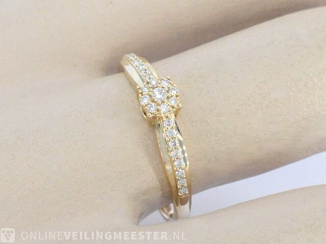 Gouden ring met diamanten - afbeelding 2 van  3