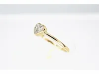 Gouden ring met een briljant geslepen diamant in hartvorm - afbeelding 3 van  6