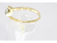 Gouden ring met een briljant geslepen diamant in hartvorm - afbeelding 5 van  6
