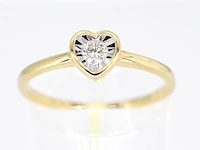 Gouden ring met een briljant geslepen diamant in hartvorm - afbeelding 1 van  7