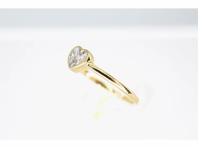 Gouden ring met een briljant geslepen diamant in hartvorm - afbeelding 3 van  7