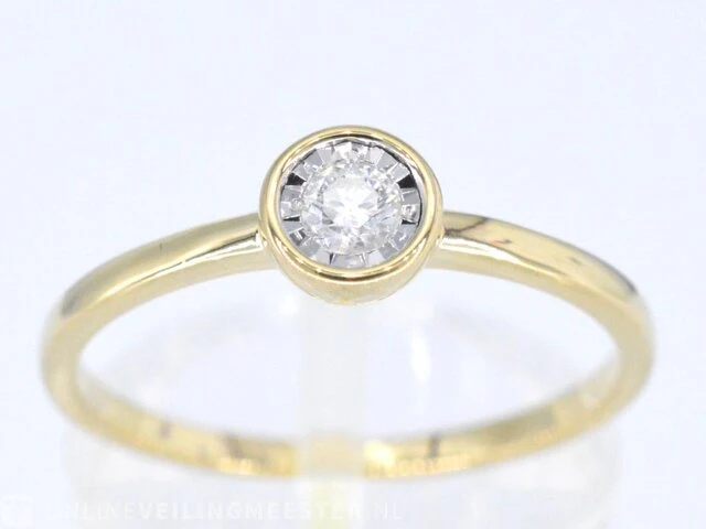 Gouden ring met een briljant geslepen diamant - afbeelding 1 van  6