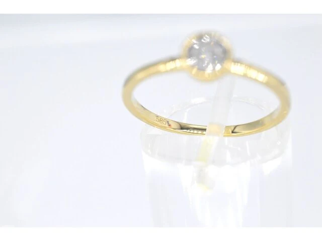 Gouden ring met een briljant geslepen diamant - afbeelding 5 van  6