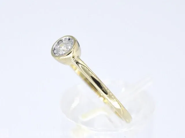 Gouden ring met een briljant geslepen diamant - afbeelding 2 van  6