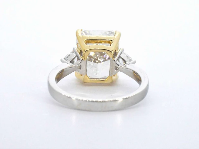 Gouden ring met éen grote diamant van 6.00 carat en twee triangel geslepen diamanten - afbeelding 5 van  13