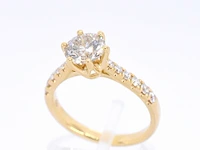 Gouden ring met één grote diamant - afbeelding 5 van  11