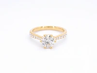 Gouden ring met één grote diamant - afbeelding 8 van  11