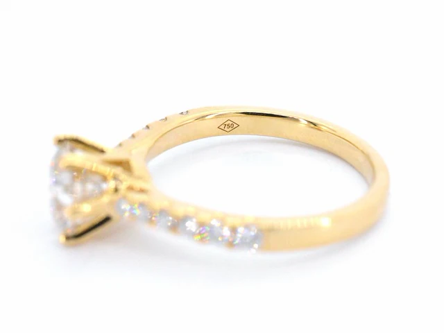 Gouden ring met één grote diamant - afbeelding 11 van  11
