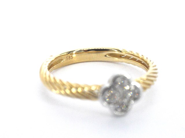 Gouden ring met een klavertje vier gezet met diamanten - afbeelding 8 van  10