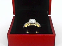 Gouden ring met een rij diamanten en centraal een grote diamant van 2.00 carat - afbeelding 1 van  10
