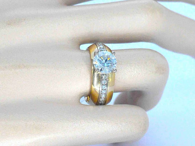 Gouden ring met een rij diamanten en centraal een grote diamant van 2.00 carat - afbeelding 2 van  10