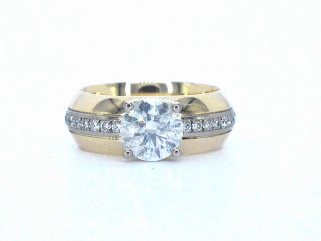 Gouden ring met een rij diamanten en centraal een grote diamant van 2.00 carat - afbeelding 5 van  10