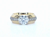 Gouden ring met een rij diamanten en centraal een grote diamant van 2.00 carat - afbeelding 5 van  10