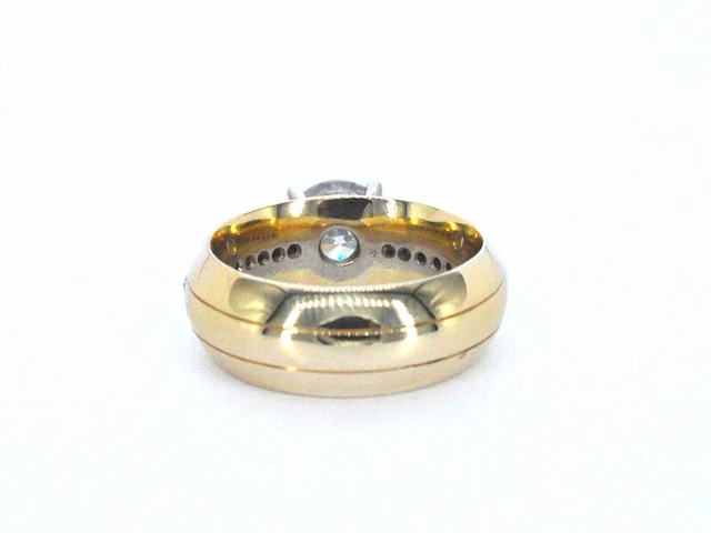 Gouden ring met een rij diamanten en centraal een grote diamant van 2.00 carat - afbeelding 6 van  10